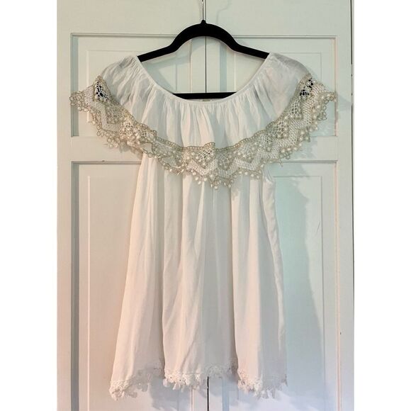 Ella gold trim nwt crochet lace neckline top one size - Picture 2 of 10